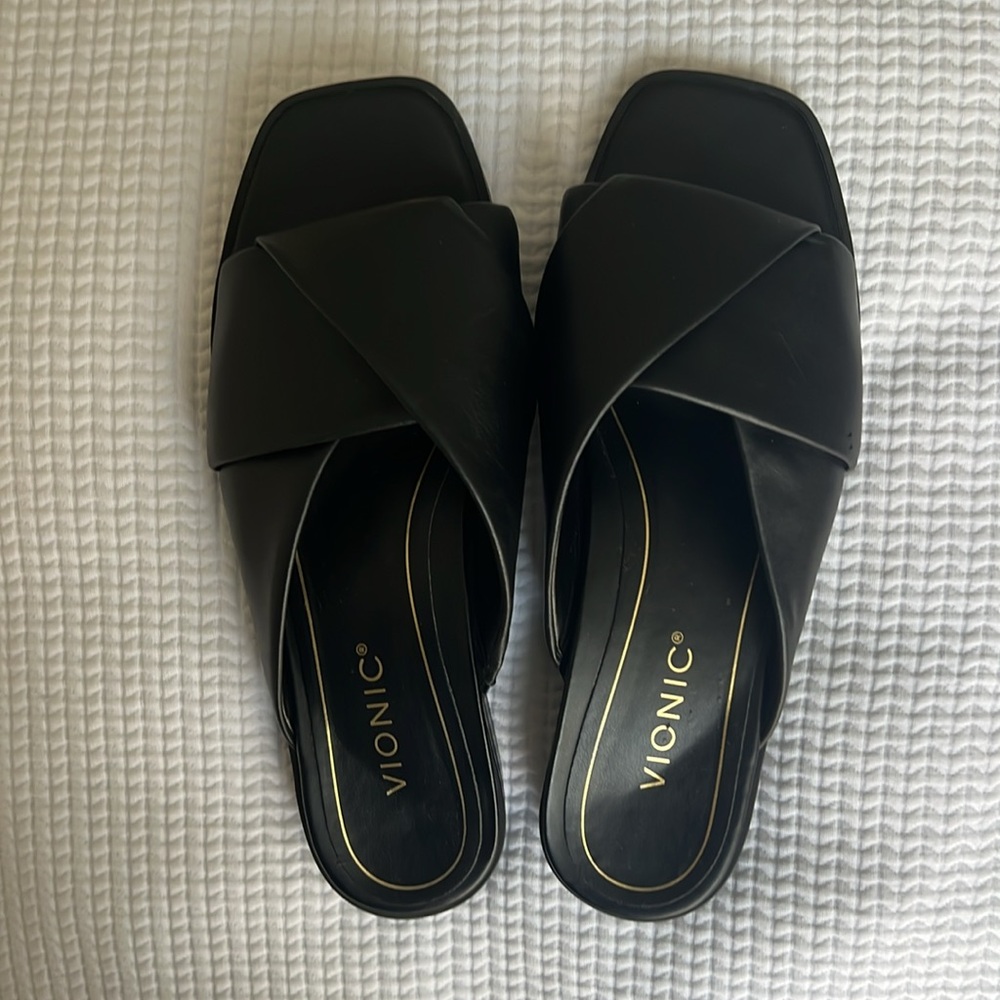 Vionic Miramar Women's Slide Sandal - Picture 3 of 8